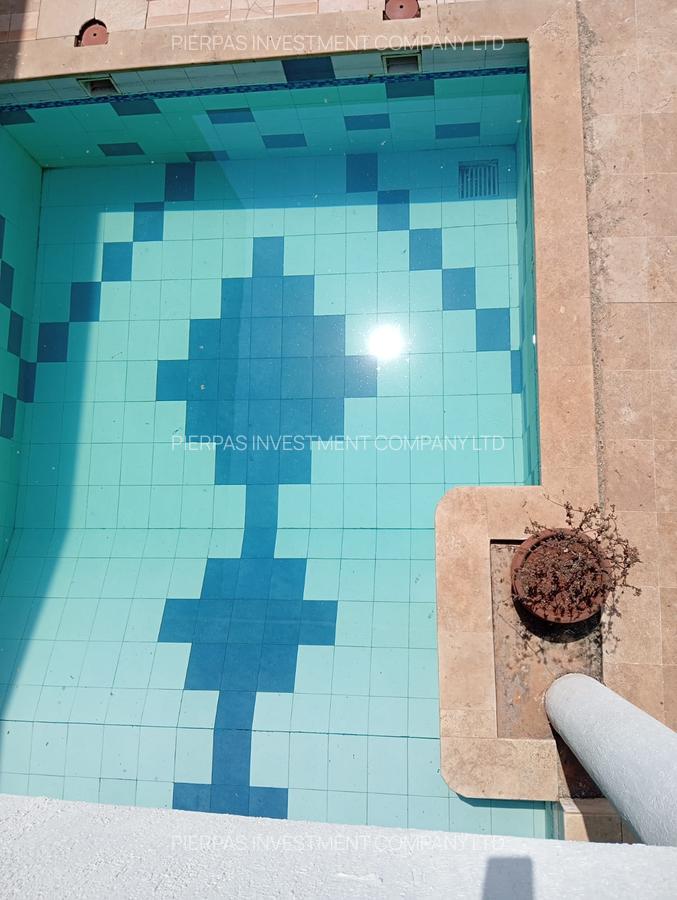 5 Bed Townhouse with En Suite in Lavington - 2