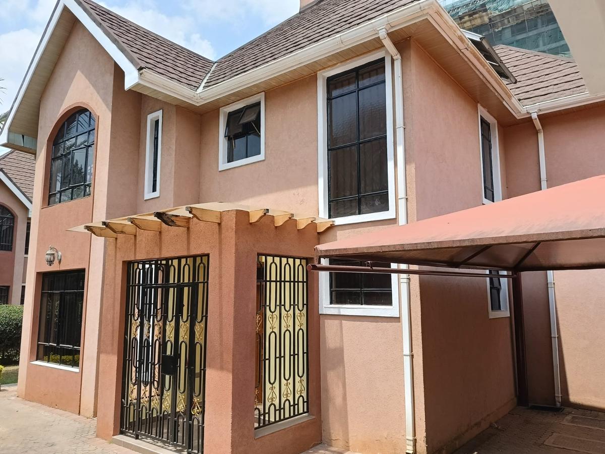 4 Bed Townhouse with En Suite at Lavington - 2