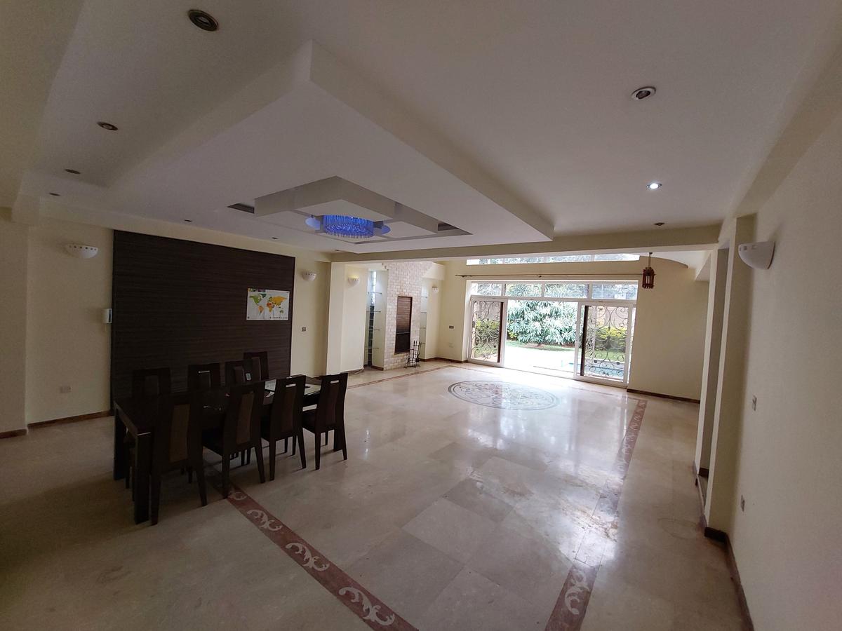 5 Bed Townhouse with En Suite at Lavington - 19