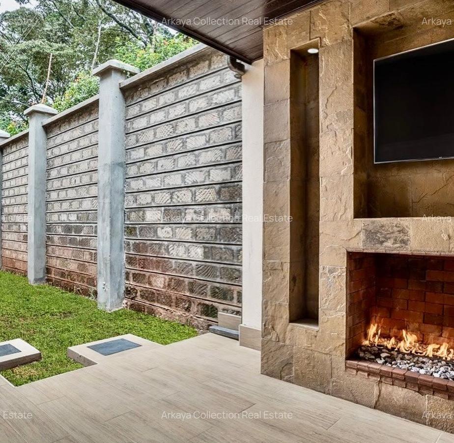 4 Bed House with En Suite in Lavington - 4