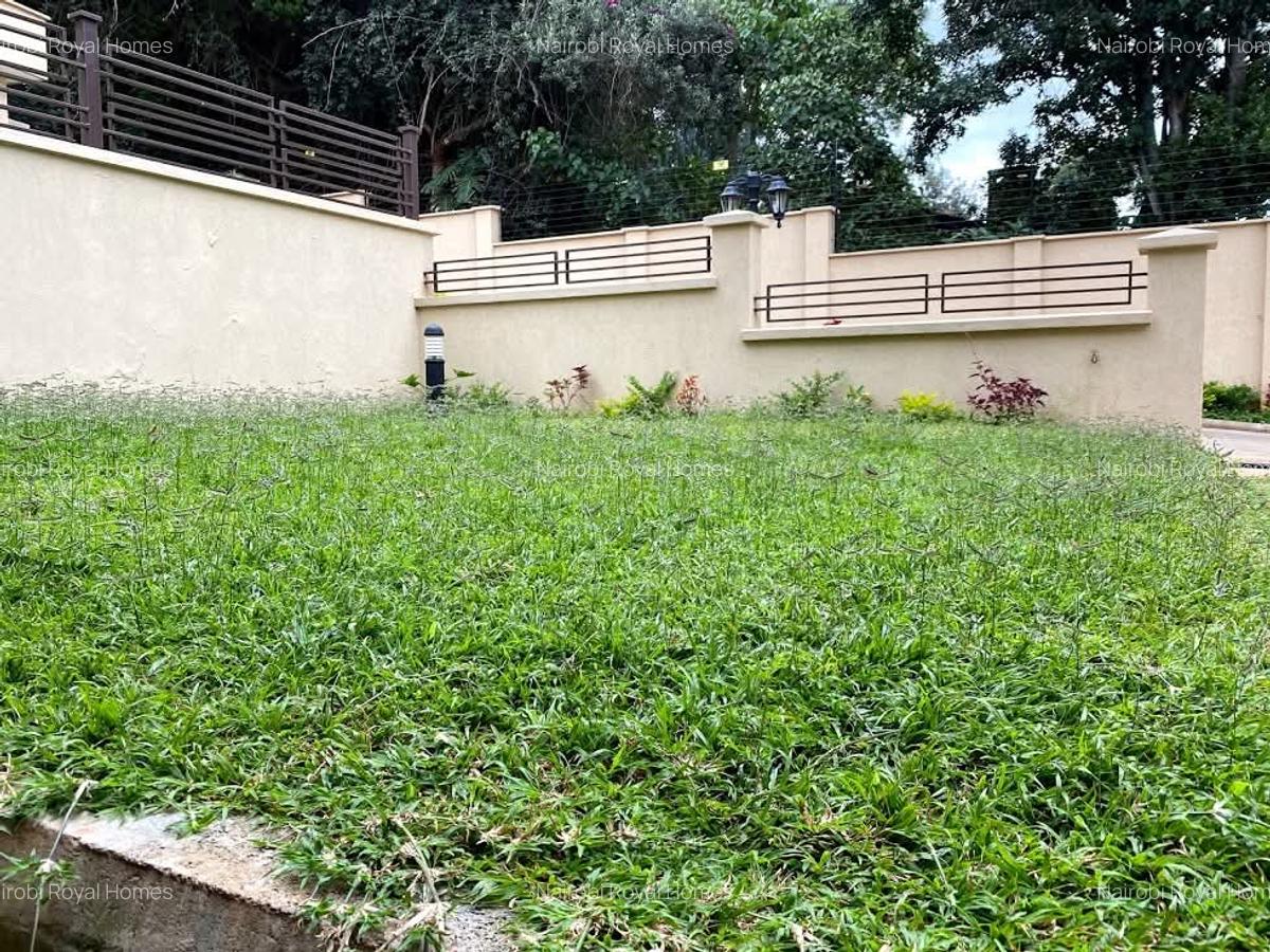 5 Bed Townhouse with En Suite at Lavington Green - 12