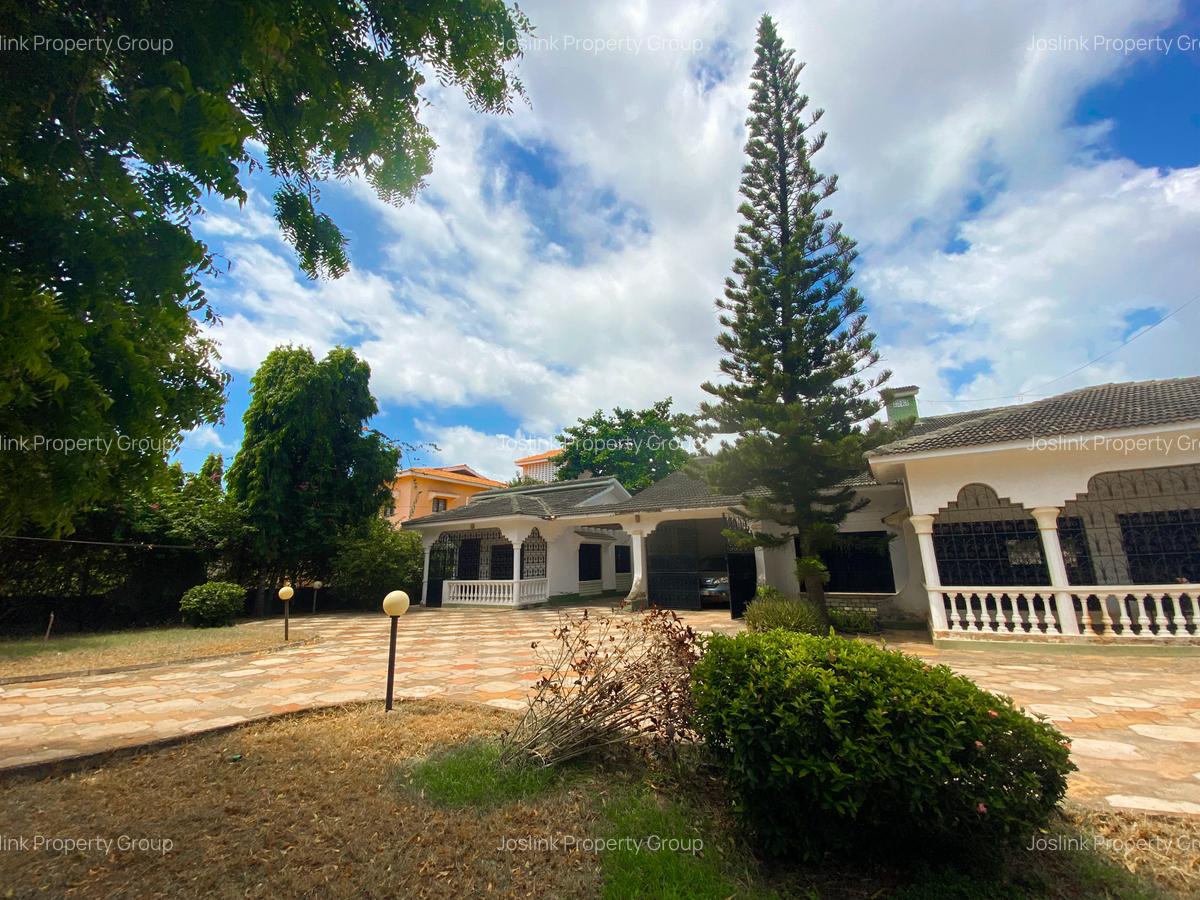 4 Bed Villa with En Suite in Nyali Area - 2