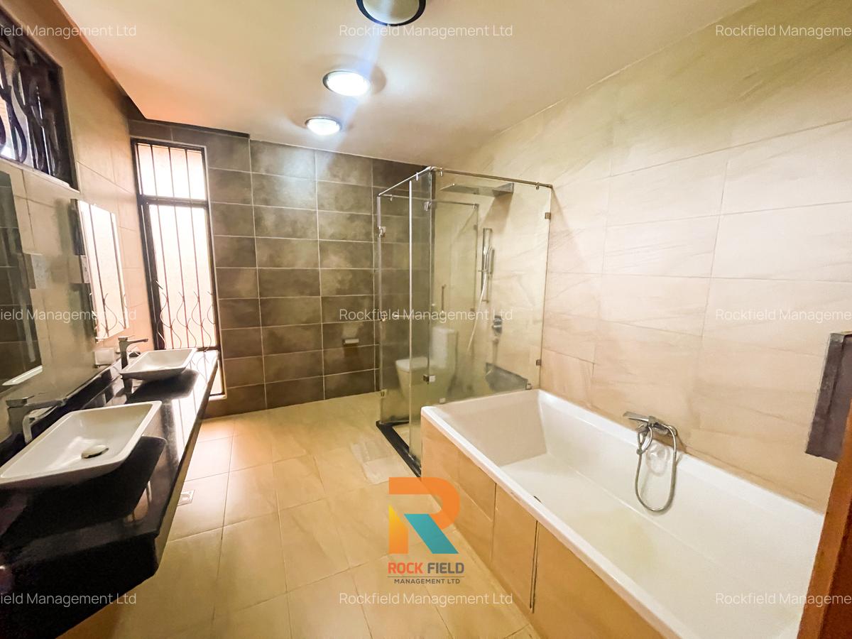 4 Bed Townhouse with En Suite at Runda Mumwe - 16