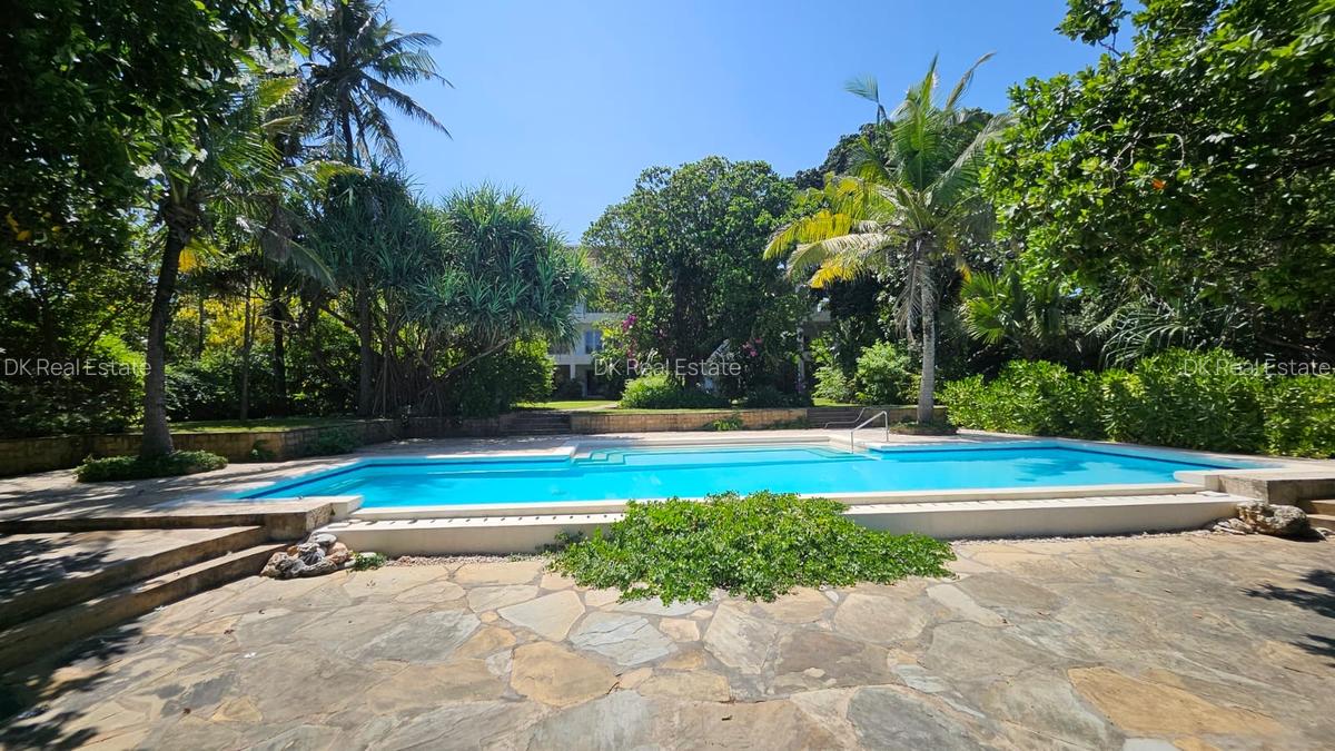 Serviced 3 Bed Apartment with En Suite at Sixth Avenue - 9