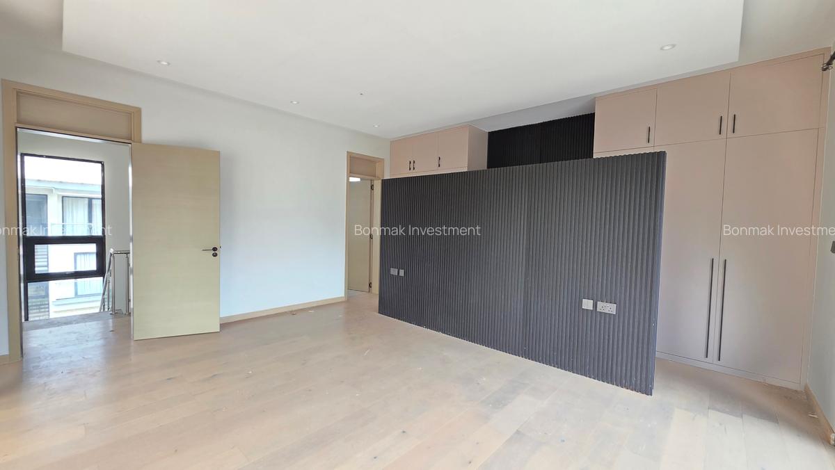 4 Bed Townhouse with En Suite at Lavington Green - 17