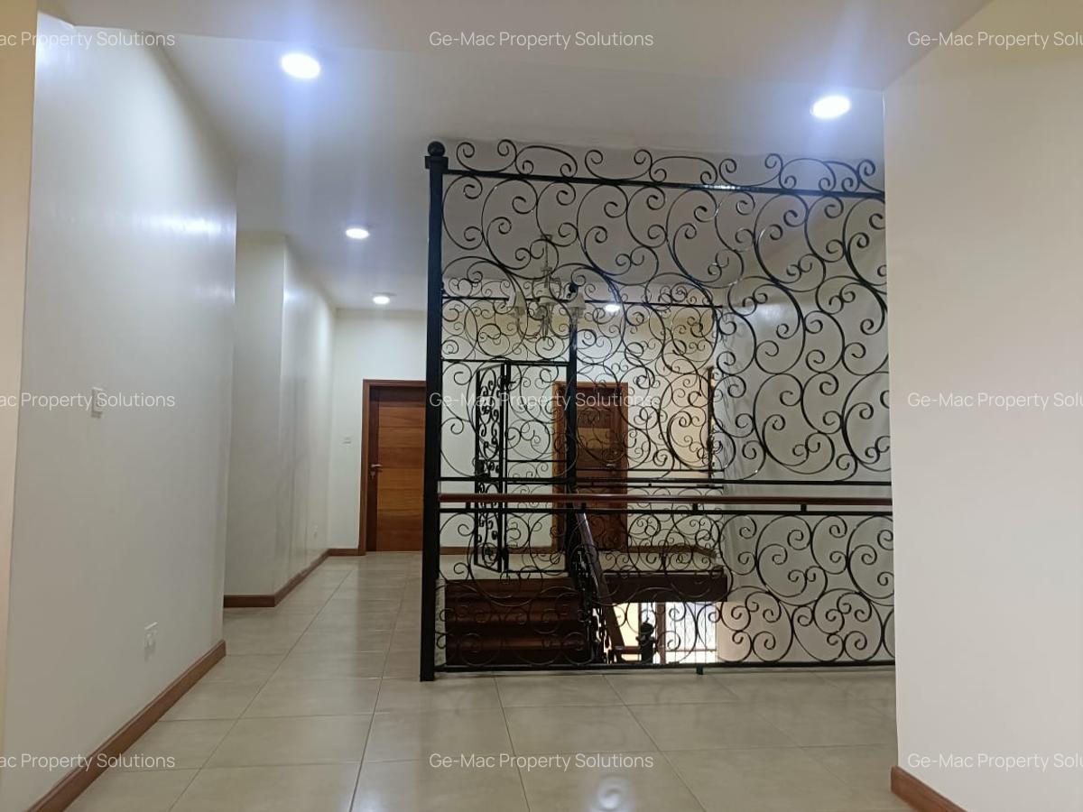 4 Bed House with En Suite in Runda - 17