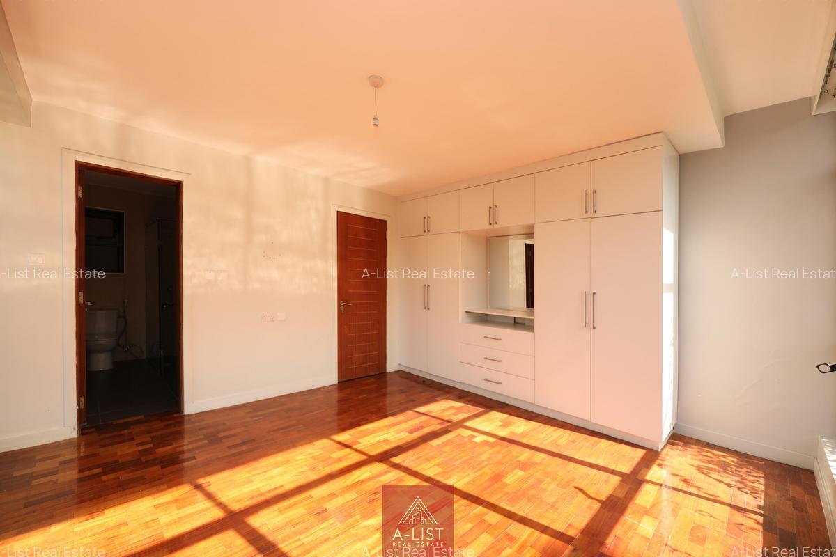 2 Bed Apartment with En Suite at Dennis Pritt - 10