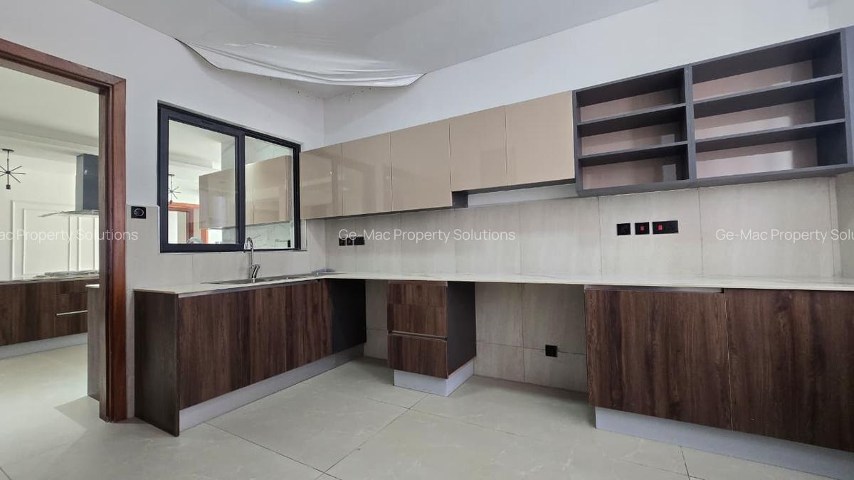 3 Bed Apartment with En Suite in Riverside - 6