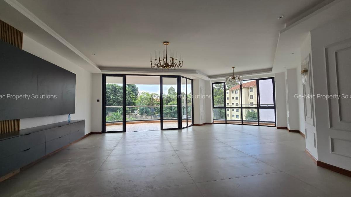 3 Bed Apartment with En Suite in Riverside - 10