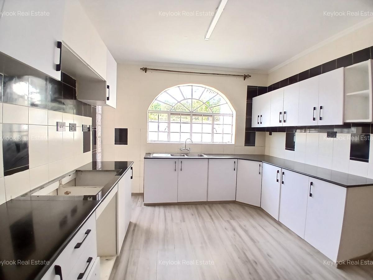 4 Bed Townhouse with En Suite in Lavington - 15