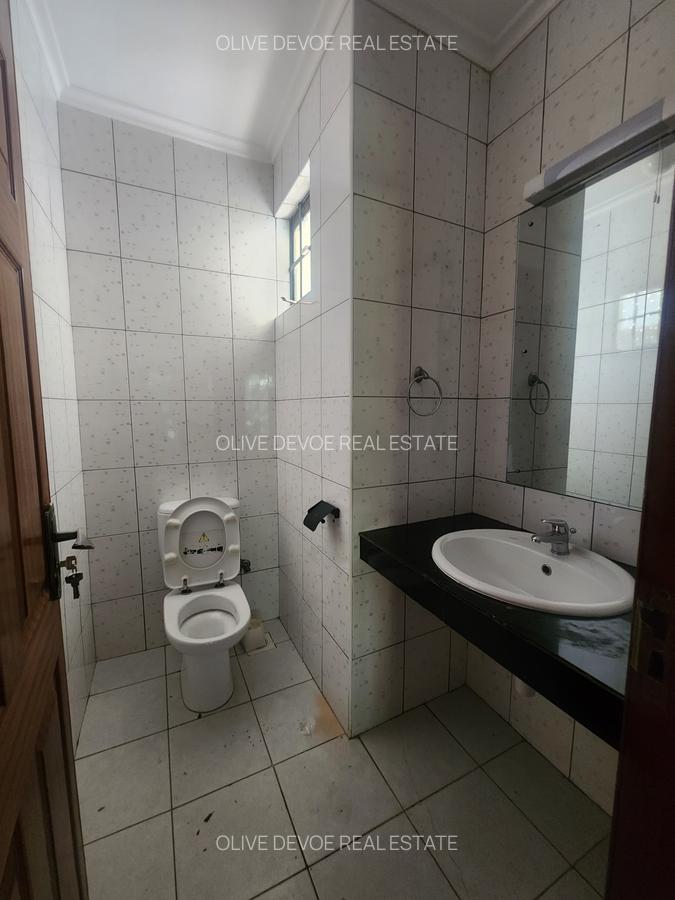 4 Bed Townhouse with En Suite in Lavington - 12