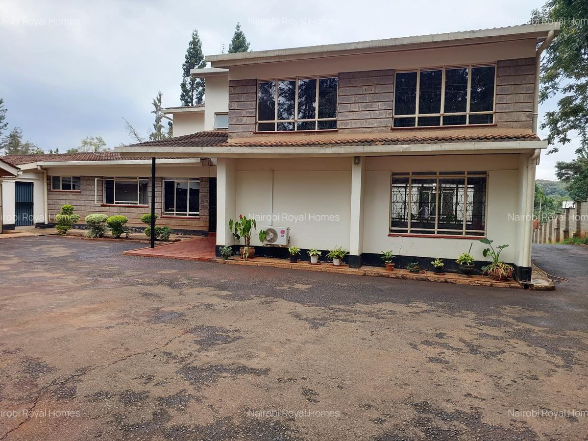 5 Bed House with En Suite at Whispers Avenue - 3