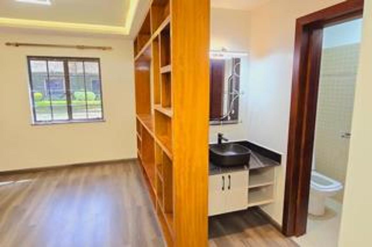 4 Bed Townhouse with En Suite at Lavington Green - 18