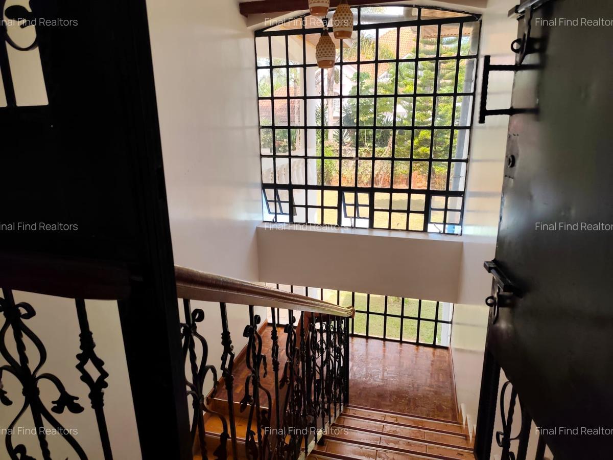 5 Bed House with En Suite in Runda - 19