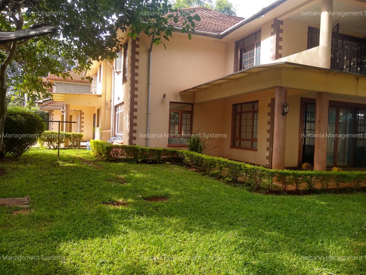 5 Bed House with En Suite at - 1