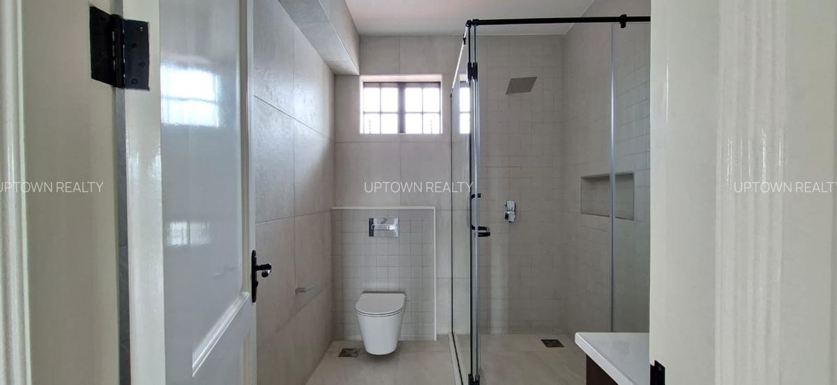 4 Bed House with En Suite at Brookside Drive - 8