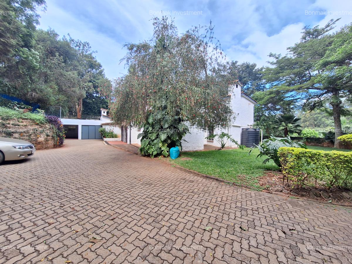 4 Bed House with En Suite at Hill View Close - 2