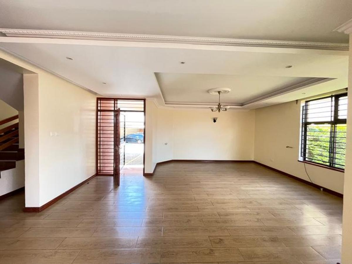 6 Bed Townhouse with En Suite in Lavington - 4