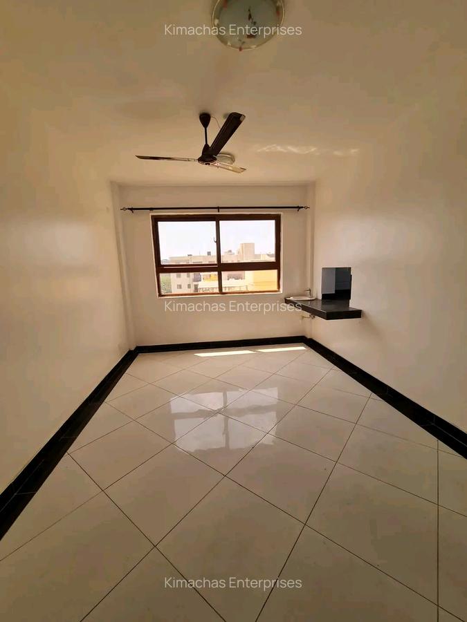 3 Bed Apartment with En Suite at Moyne Drive - 11