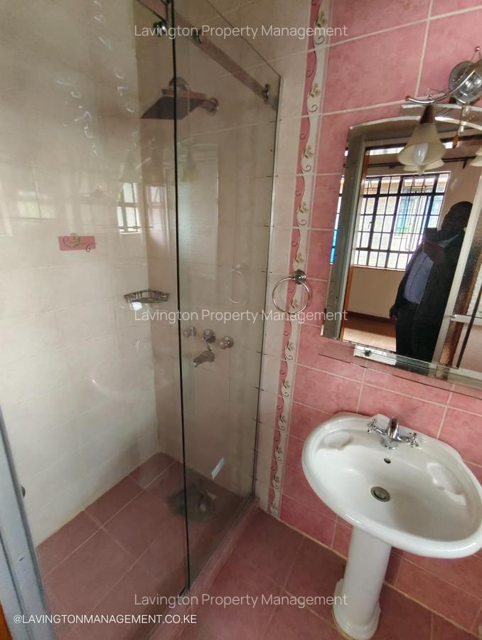 5 Bed Villa with En Suite at Lavington Green - 13