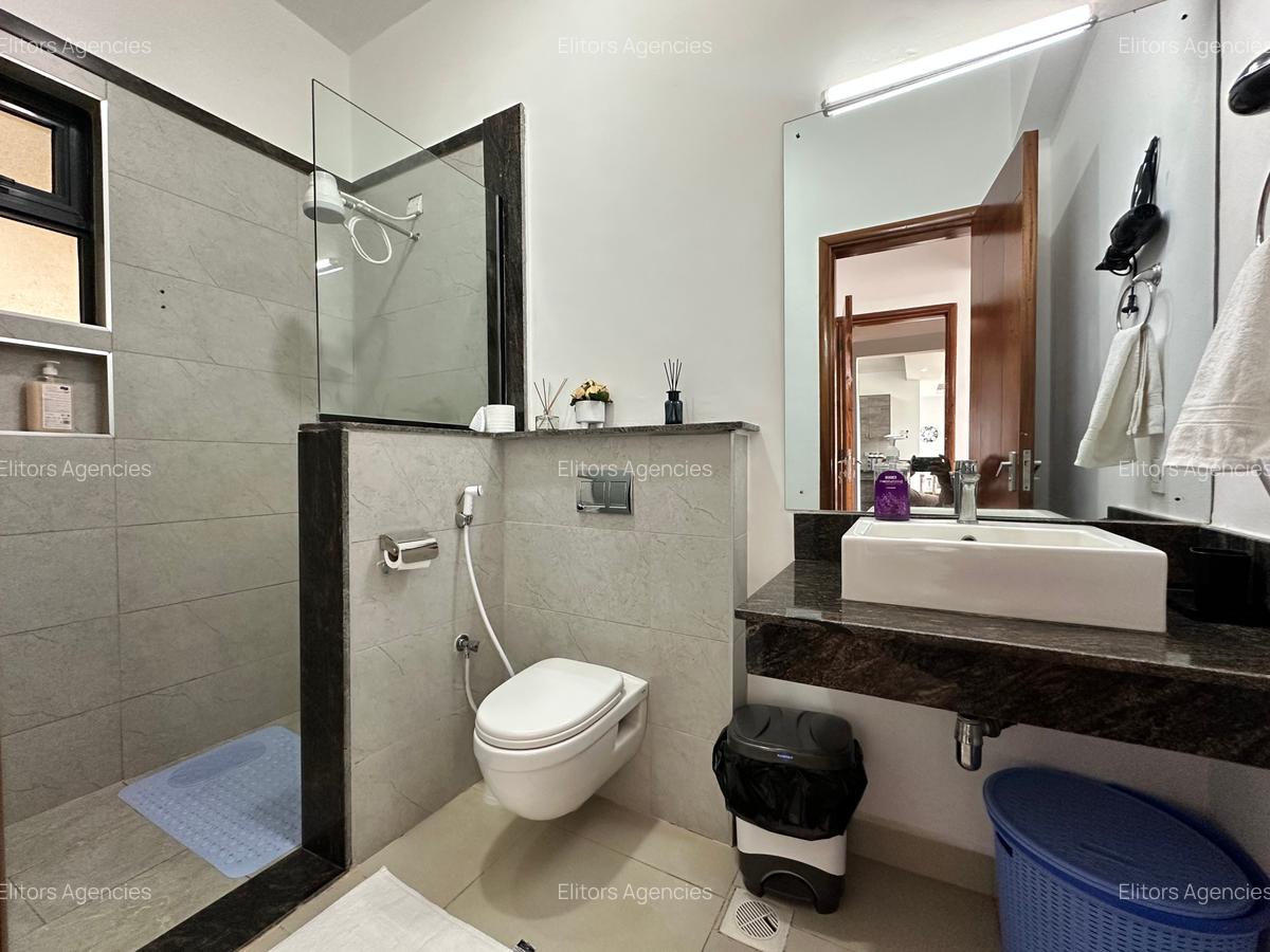 Serviced 2 Bed Apartment with En Suite at Lantana Road - 15