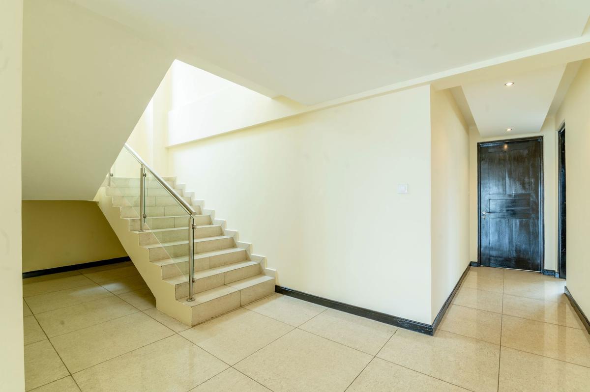 3 Bed Apartment with En Suite at Riverside Drive - 5