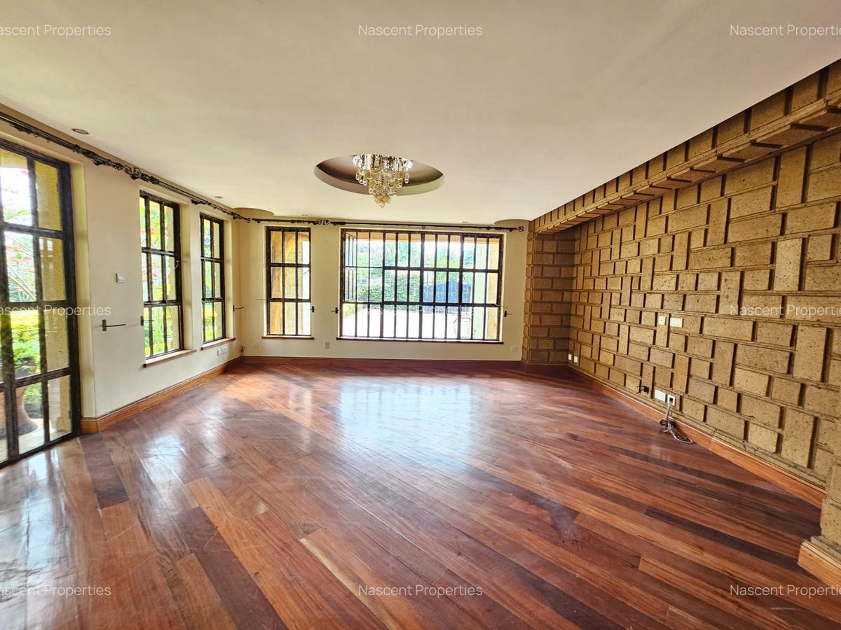 5 Bed House with En Suite in Nyari - 4