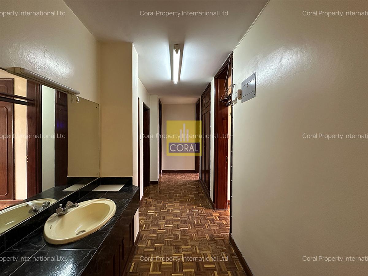3 Bed Apartment in Parklands - 11