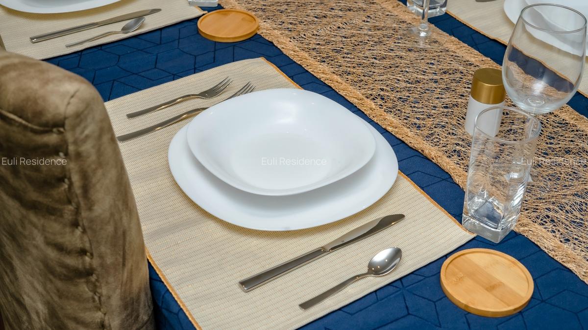 Serviced 2 Bed Apartment with En Suite at Red Hill - 8