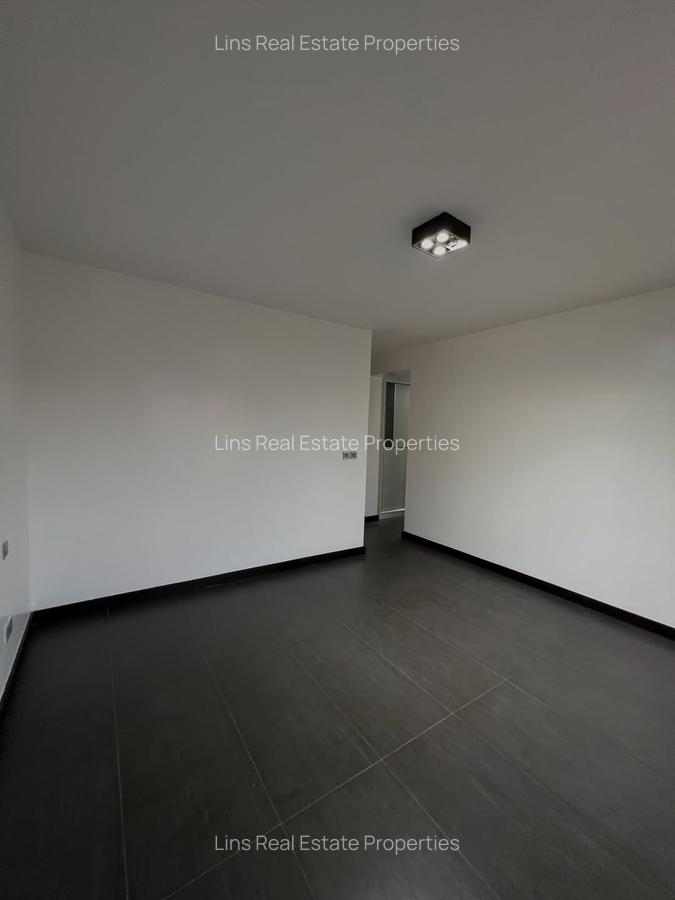 3 Bed Apartment with En Suite in Riverside - 14