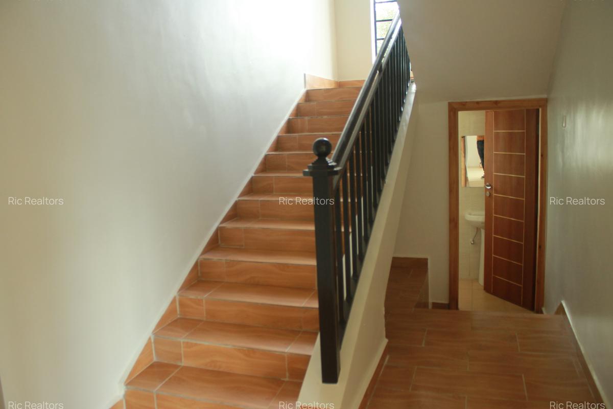 4 Bed Townhouse with En Suite at Banana - Kiambu - 12