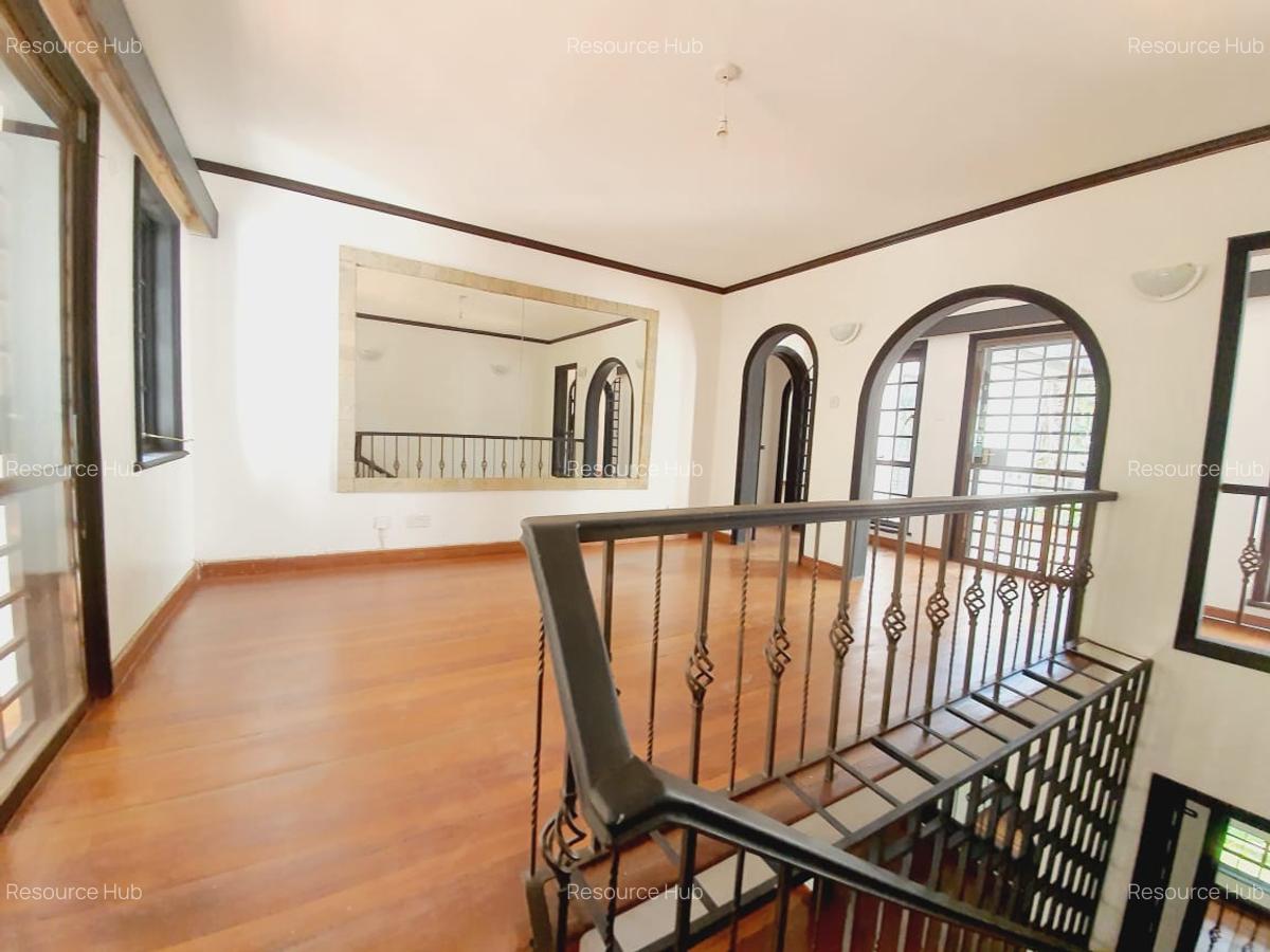 4 Bed Townhouse with En Suite at Riverside - 9