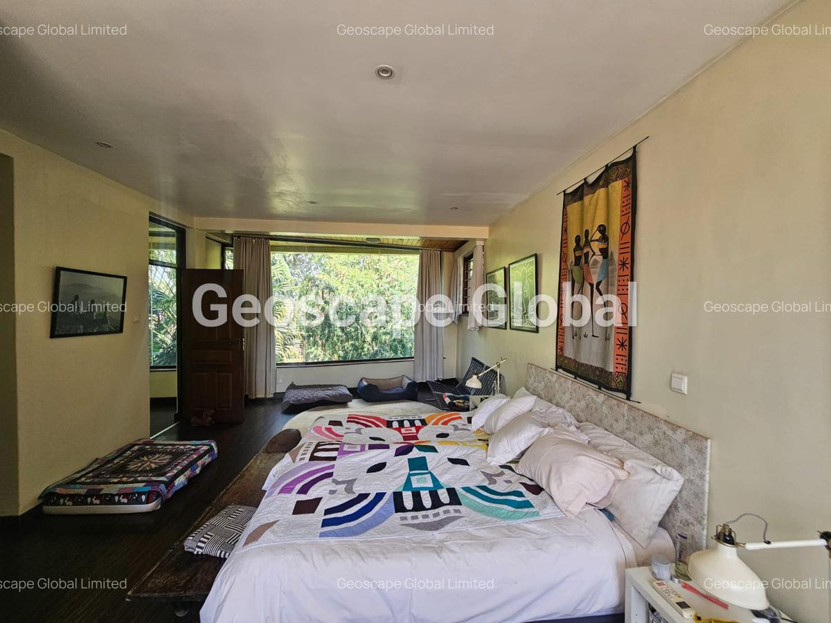 5 Bed House with En Suite in Runda - 6