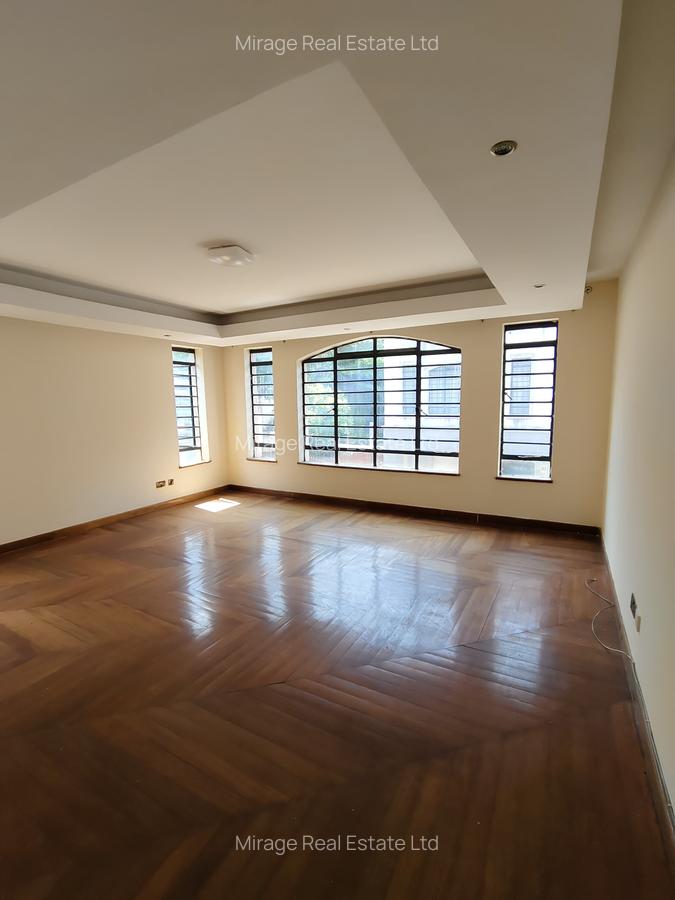 5 Bed Townhouse with En Suite in Lavington - 10