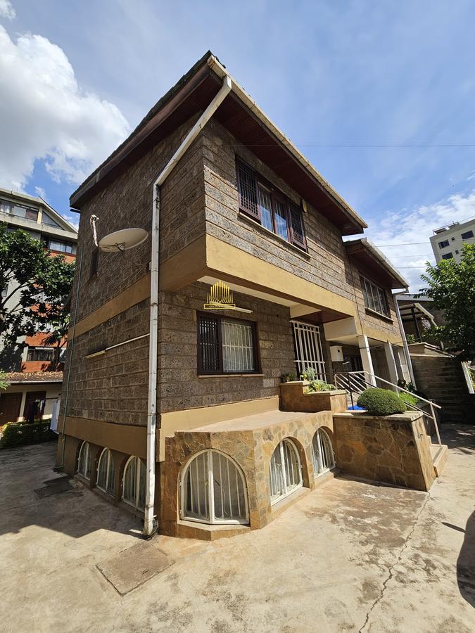 5 Bed Townhouse with En Suite in Parklands - 1