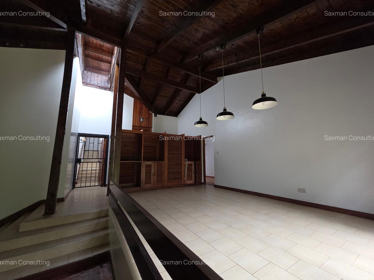 4 Bed House with Garden in Spring Valley - 12