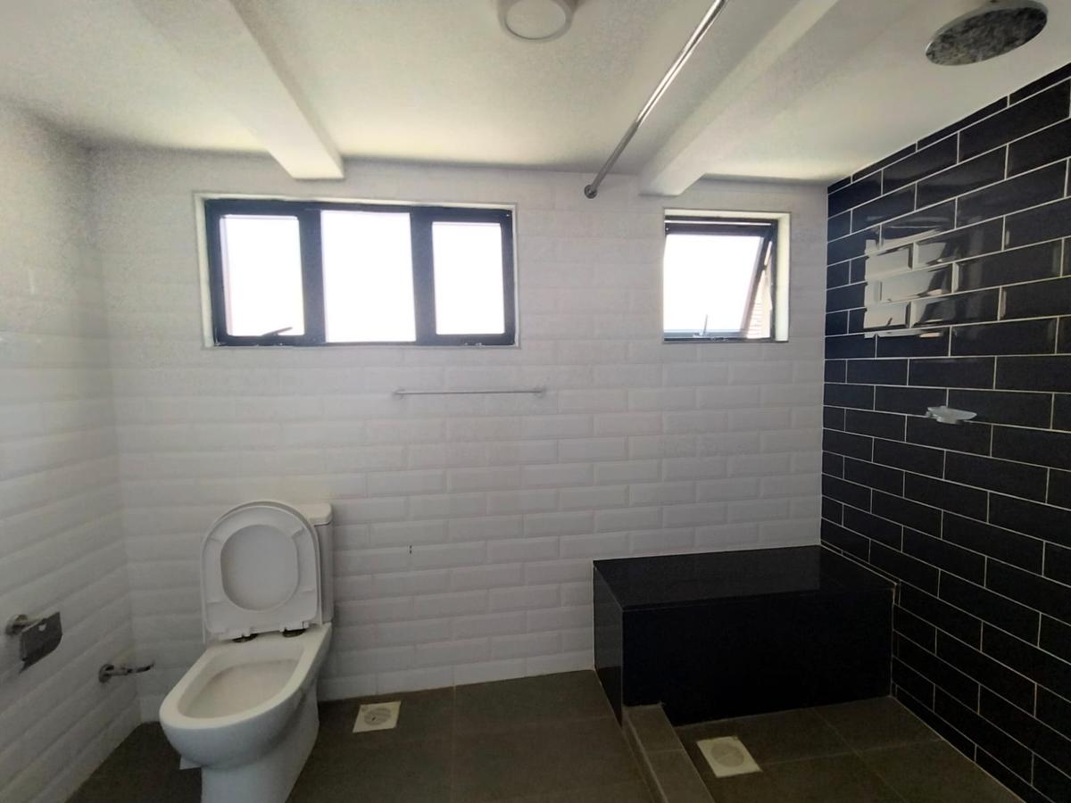 1 Bed House with En Suite at Karen - 2