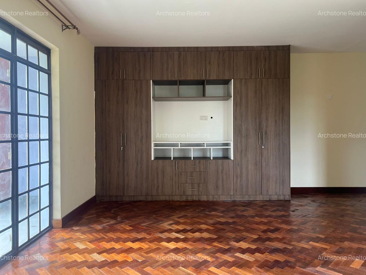 3 Bed Apartment with En Suite in Runda - 14