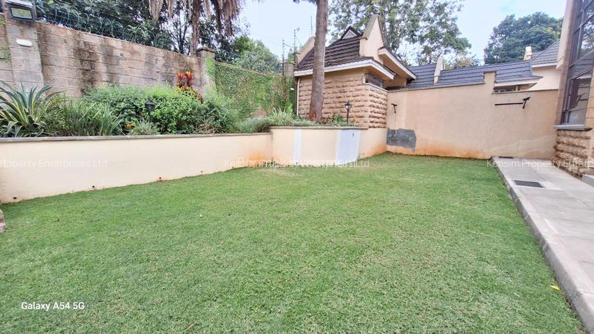 5 Bed Townhouse with En Suite in Lavington - 2