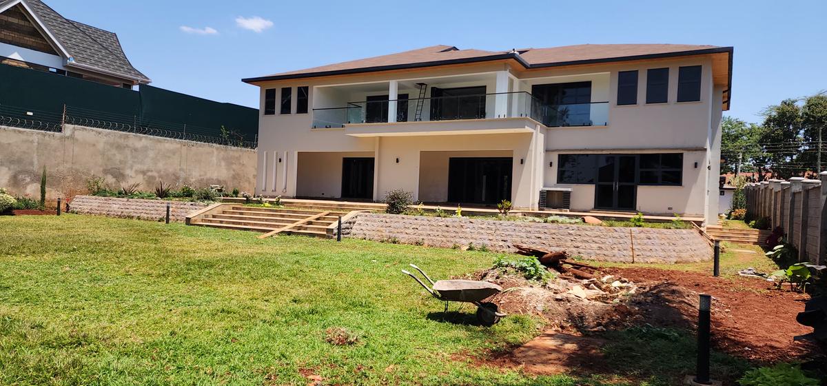 5 Bed House with En Suite in Runda - 1