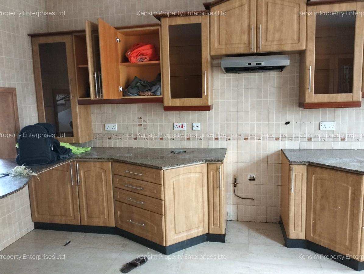 4 Bed Townhouse with En Suite in Westlands Area - 15