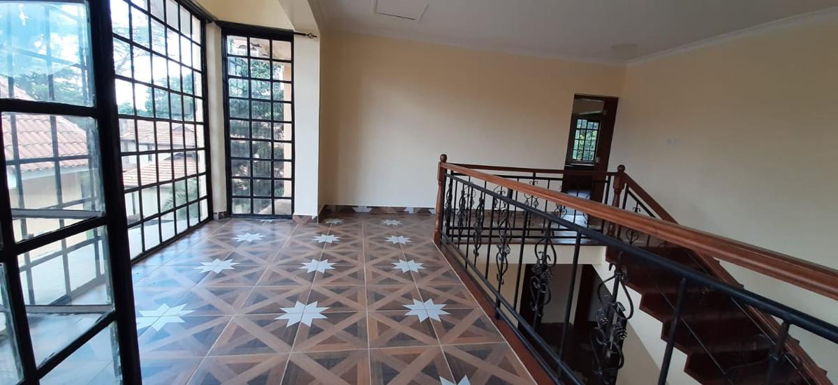 5 Bed Townhouse with En Suite at Kyuna Crescent - 15