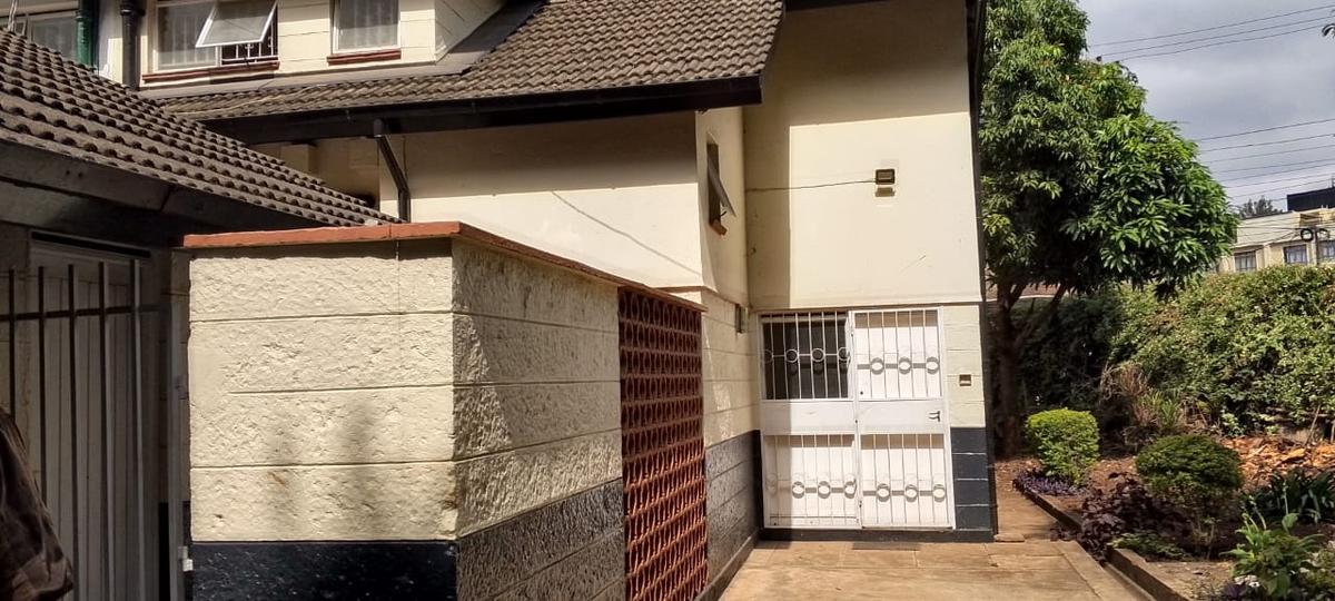 2 Bed Townhouse with En Suite in Lavington - 12