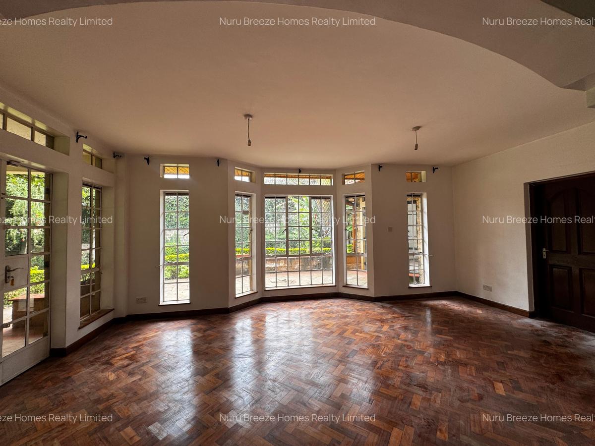 5 Bed Townhouse with En Suite in Rosslyn - 4