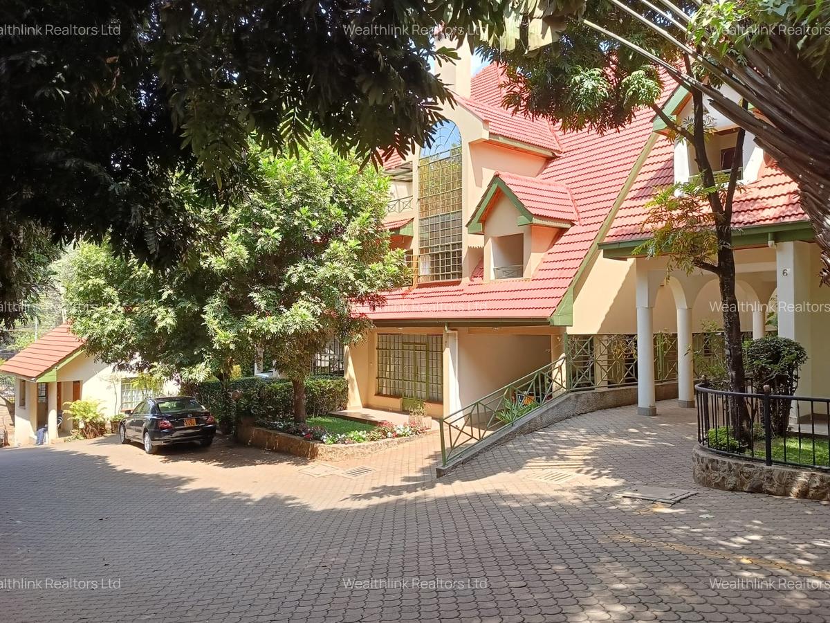4 Bed Townhouse with En Suite at Lavington - 2