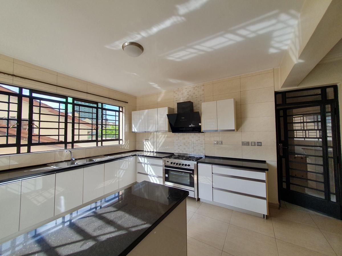 4 Bed Apartment with En Suite at 2Nd Parklands Avenue - 5