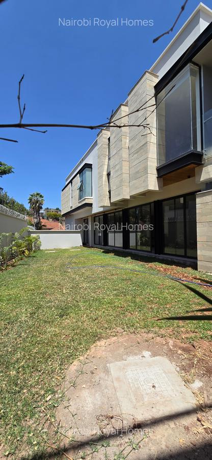 5 Bed Townhouse with En Suite at Grovelia Grove - 1
