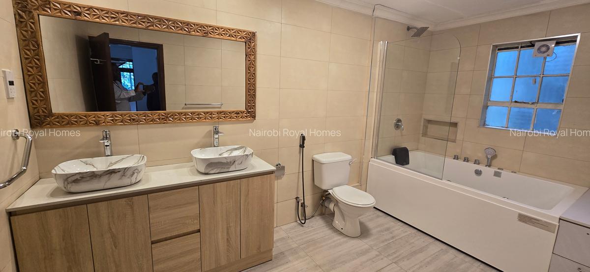 5 Bed House with En Suite at Rosslyn Lone Tree - 10