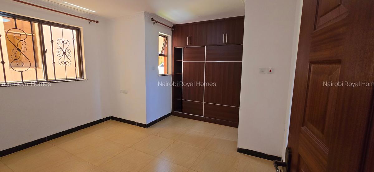 5 Bed Townhouse with En Suite at Lavington - 8