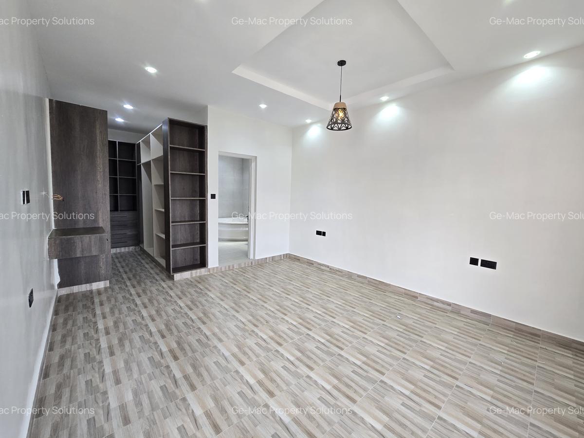 4 Bed House with En Suite in Membley - 7